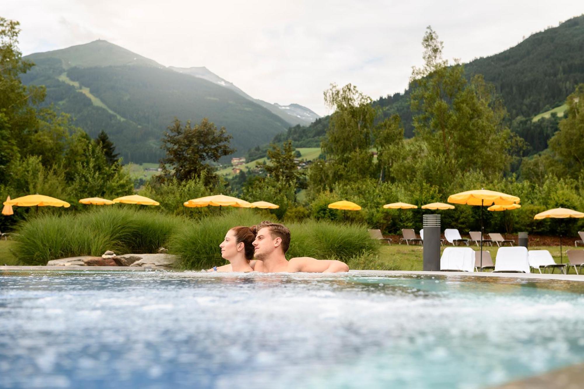Aktiv- & Gesundheitsresort Das Gxund - Thermeneintritt Inklusive Бад-Гофгаштайн Екстер'єр фото
